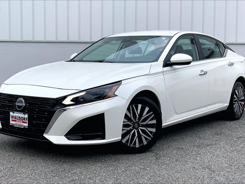 Used 2023 Nissan Altima 2.5 SV AWD/4WD image 2