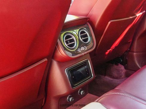 Used 2019 Bentley Bentayga image 31