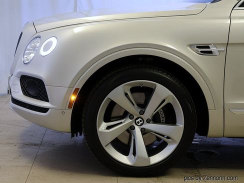 Used 2019 Bentley Bentayga AWD/4WD image 24