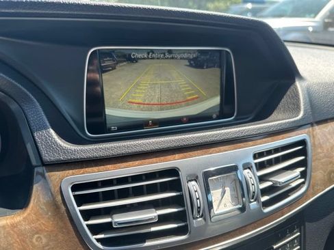 Used 2016 Mercedes-Benz E 350 4MATIC Sedan w/ Premium Package image 19