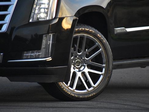 Used 2015 Cadillac Escalade Premium image 10