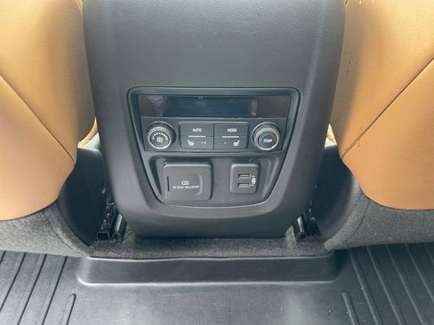 Used 2019 Buick Enclave Premium AWD/4WD image 17