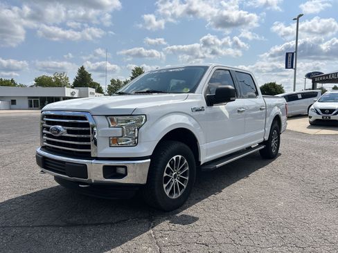Used 2015 Ford F150 XLT w/ Equipment Group 302A Luxury AWD/4WD image 7