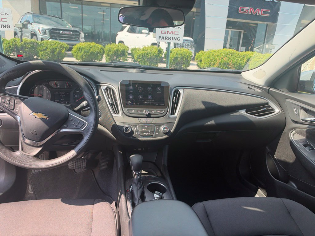Used 2025 Chevrolet Malibu LS FWD image 10