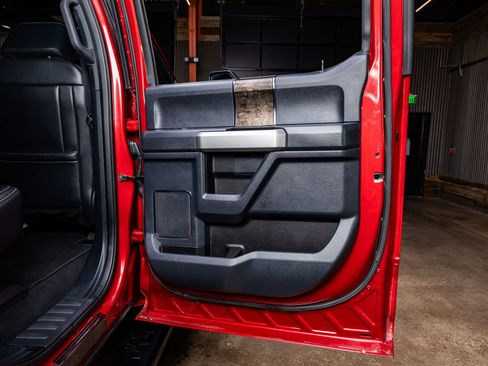 Used 2022 Ford F250 Lariat w/ Black Appearance Package image 37