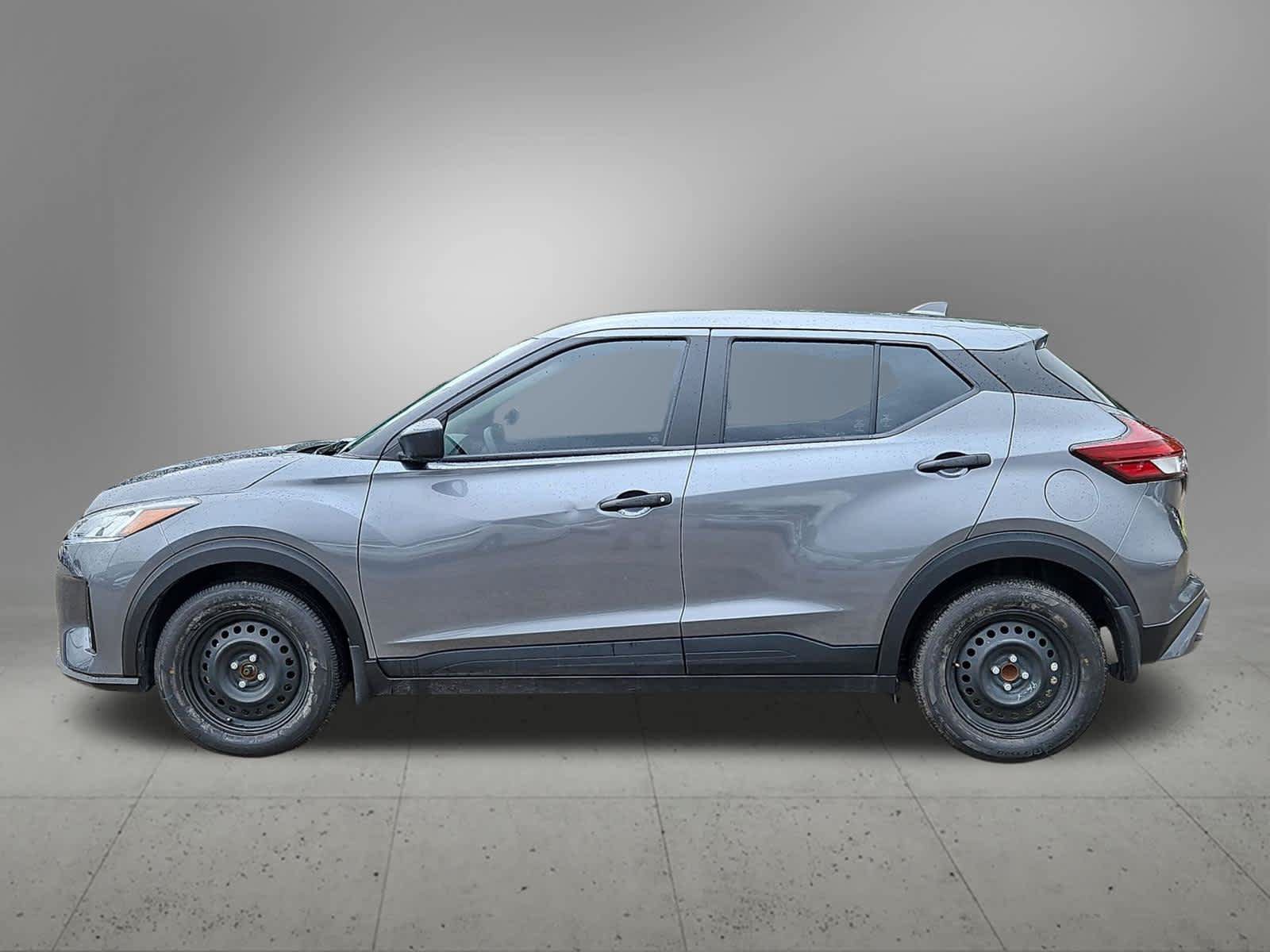Used 2025 Nissan Kicks Play S FWD image 3