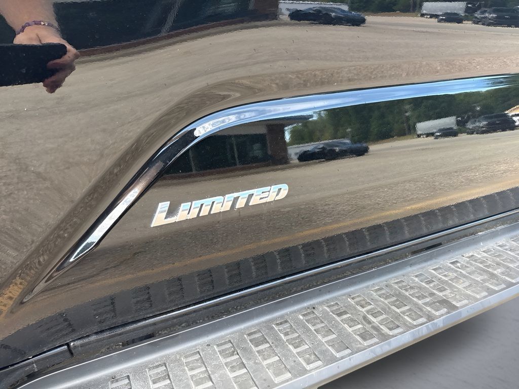 Used 2025 Toyota 4Runner Limited AWD/4WD image 38