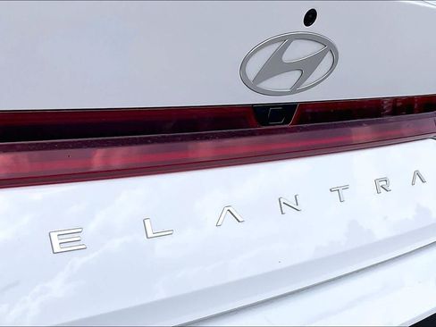 Used 2025 Hyundai Elantra SEL FWD image 28