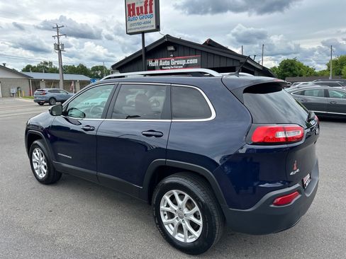 Used 2015 Jeep Cherokee Latitude w/ Cold Weather Group AWD/4WD image 5