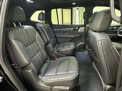 Certified 2025 Buick Enclave Avenir AWD/4WD image 22