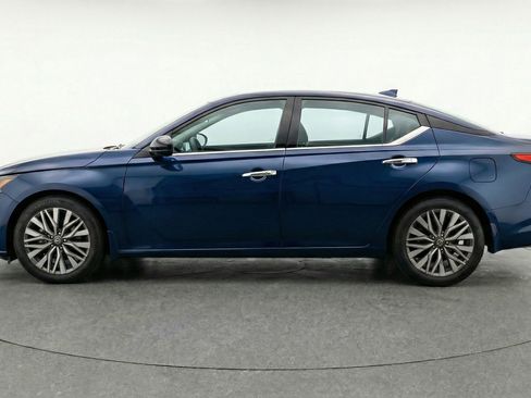 Used 2025 Nissan Altima 2.5 SV FWD image 5