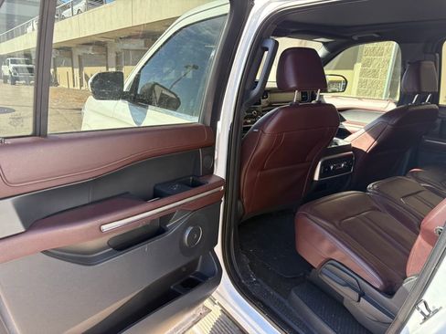 Used 2022 Ford Expedition Max Limited image 21