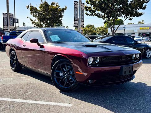 Used 2020 Dodge Challenger SXT w/ Blacktop Package RWD image 7