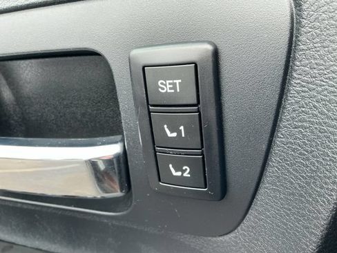 Used 2014 Toyota Tundra Platinum AWD/4WD image 32