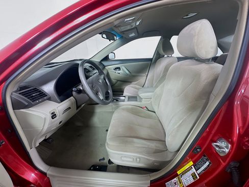 Used 2010 Toyota Camry LE FWD image 13