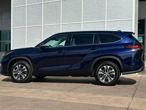 Used 2022 Toyota Highlander XLE image 8