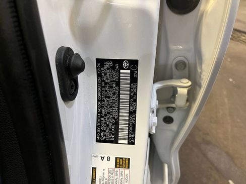 Used 2025 Toyota Corolla LE image 28