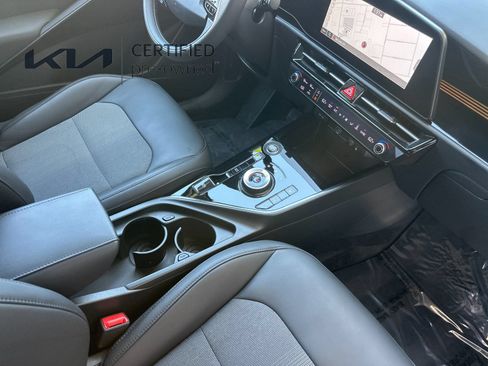 Certified 2024 Kia Niro Wind FWD image 17