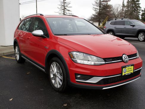 Used 2019 Volkswagen Golf Alltrack SE image 3