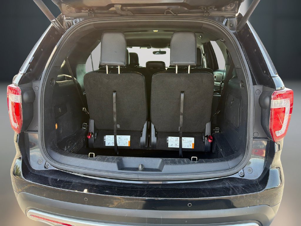 Used 2016 Ford Explorer XLT w/ Equipment Group 202A FWD image 11