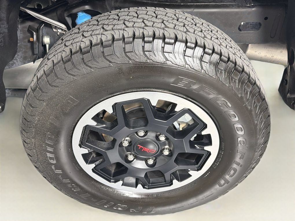Used 2025 Toyota Tacoma TRD Off-Road AWD/4WD image 31