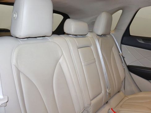 Used 2018 Lincoln MKC Reserve image 17