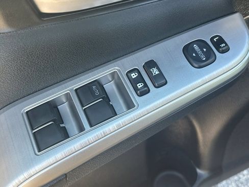 Used 2014 Toyota Camry SE w/ Moonroof Package FWD image 16