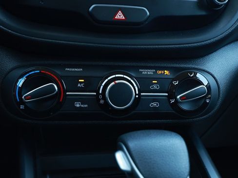 Used 2023 Kia Soul LX w/ LX Technology Package FWD image 18