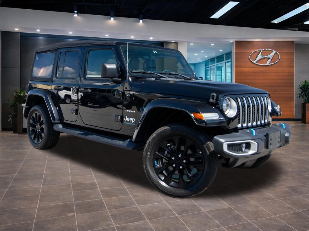 Used 2023 Jeep Wrangler Unlimited Sahara AWD/4WD image 3
