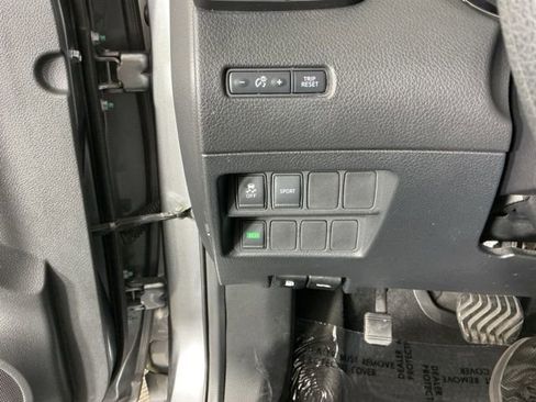 Used 2015 Nissan Rogue S FWD image 21