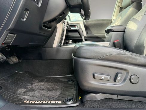Used 2015 Toyota 4Runner Limited AWD/4WD image 18