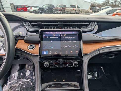 Used 2023 Jeep Grand Cherokee Summit image 19