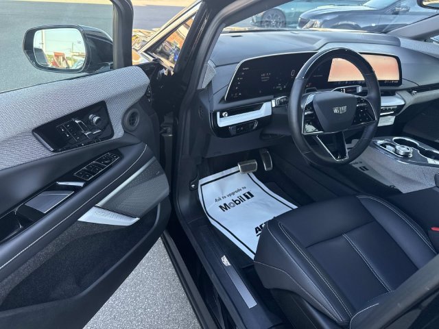 Certified 2025 Cadillac Optiq Luxury 1 AWD/4WD image 14