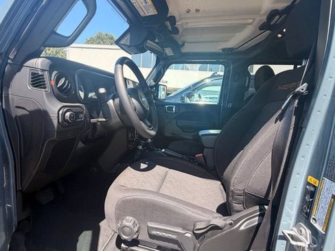 Used 2026 Jeep Gladiator Mojave AWD/4WD image 6