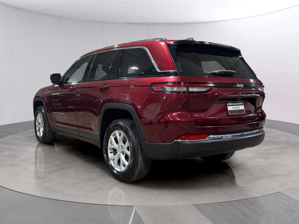 Used 2023 Jeep Grand Cherokee Limited AWD/4WD image 5