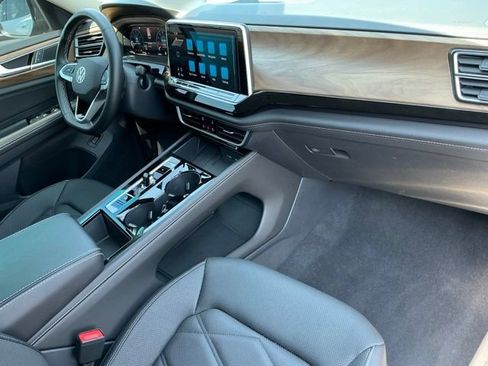 Certified 2025 Volkswagen Atlas SE FWD image 23