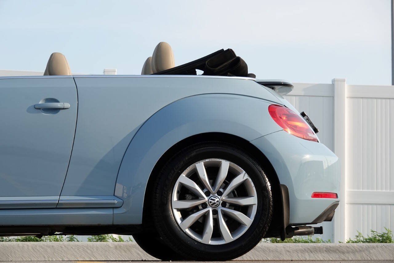 Used 2014 Volkswagen Beetle TDI FWD image 15