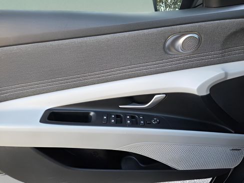 Used 2023 Hyundai Elantra Limited image 23