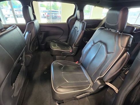 Used 2021 Chrysler Pacifica Limited AWD/4WD image 34