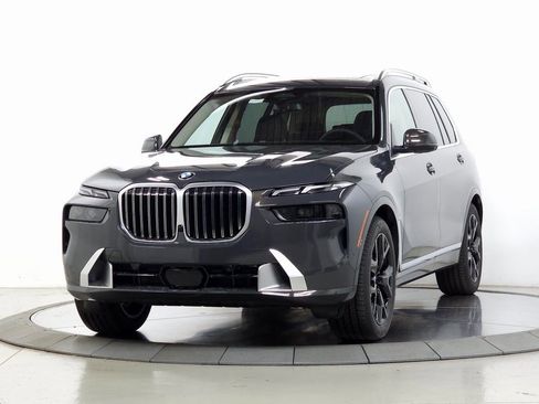 Used 2026 BMW X7 xDrive40i w/ Premium Package image 3