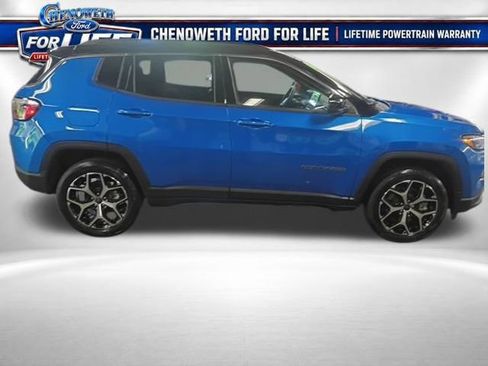 Used 2025 Jeep Compass Limited AWD/4WD image 4