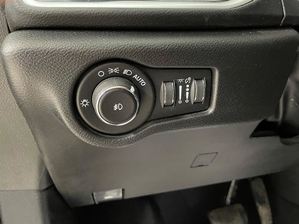 Used 2020 Chrysler Pacifica Touring-L AWD/4WD image 24
