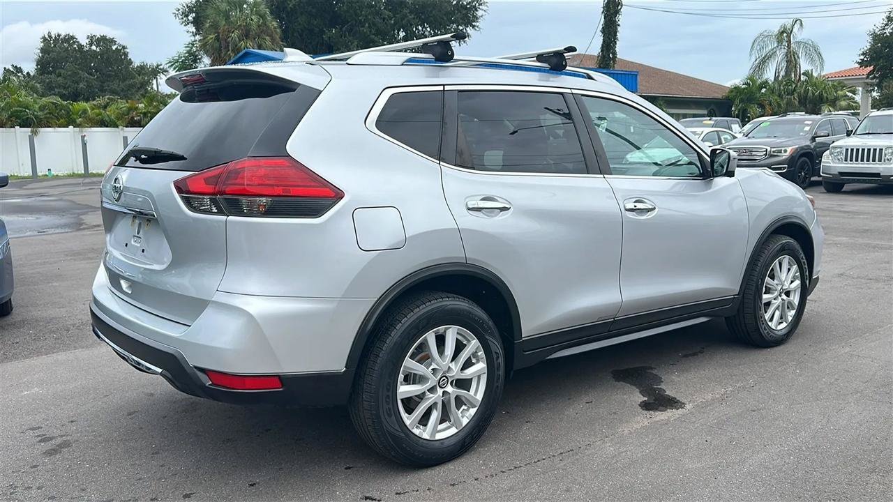 Used 2017 Nissan Rogue SV w/ SV Premium Package AWD/4WD image 9