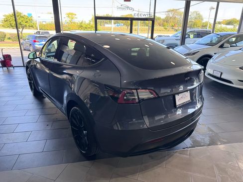 Used 2022 Tesla Model Y Long Range image 3