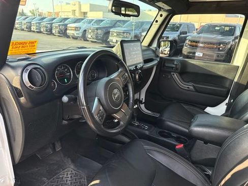 Used 2018 Jeep Wrangler Unlimited Sahara AWD/4WD image 9
