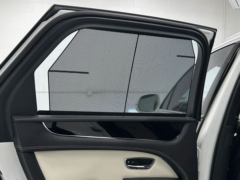 Used 2023 Bentley Bentayga AWD/4WD image 45
