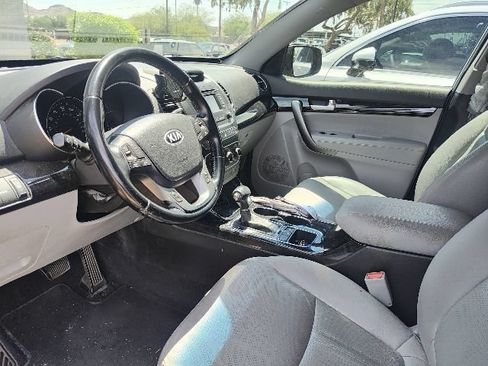 Used 2015 Kia Sorento LX FWD image 4