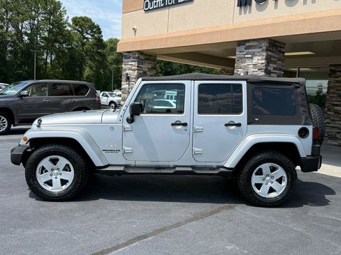 Used 2012 Jeep Wrangler Unlimited Sahara w/ Connectivity Group AWD/4WD image 2