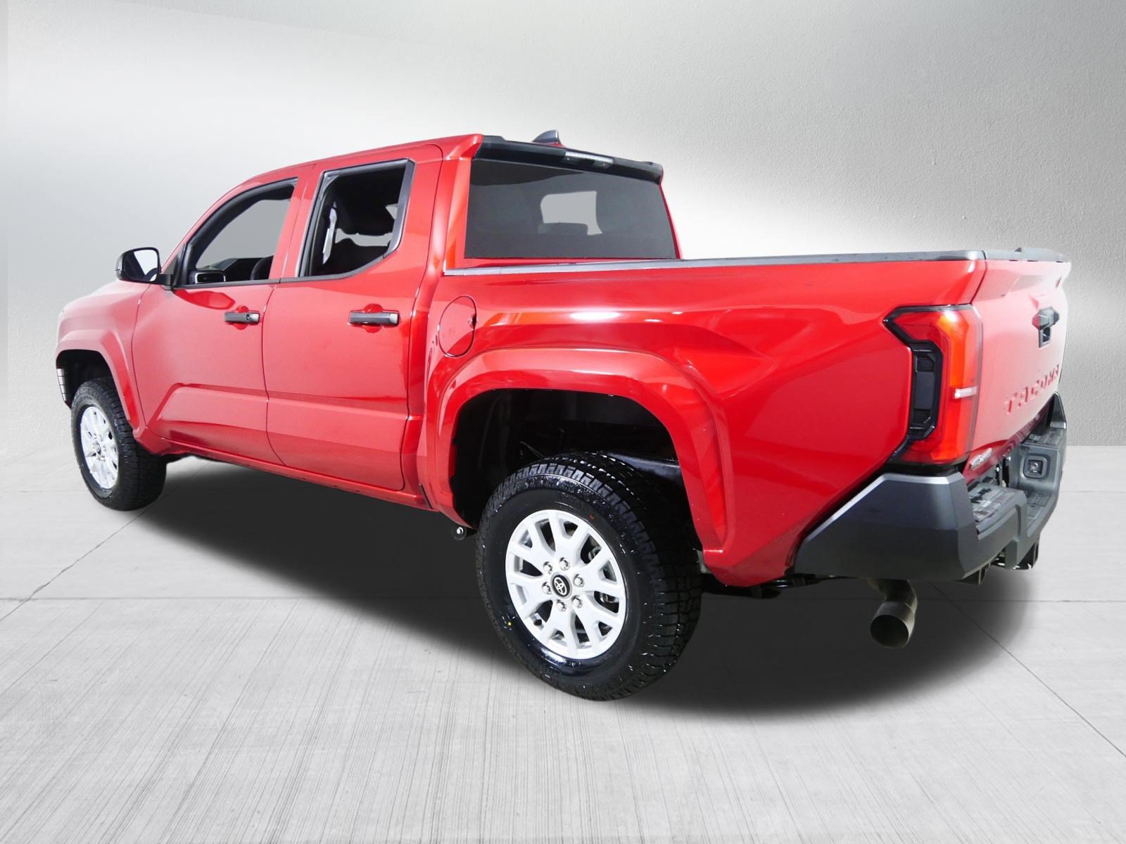 Used 2025 Toyota Tacoma SR AWD/4WD image 5