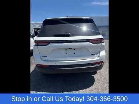 Used 2023 Jeep Grand Cherokee Limited w/ Black Appearance Package AWD/4WD image 6